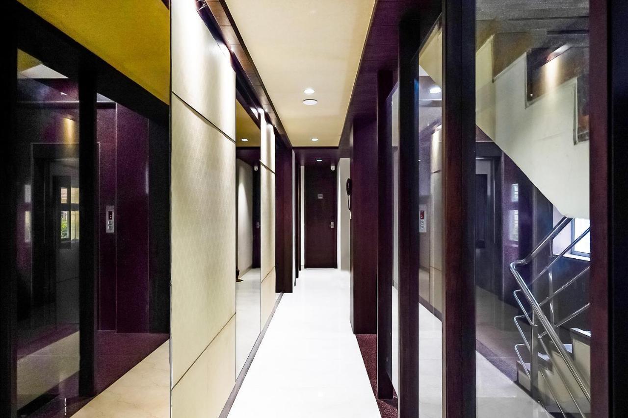 Fabhotel Eros 211 - Nr Sreebhumi Calcutta Exteriör bild