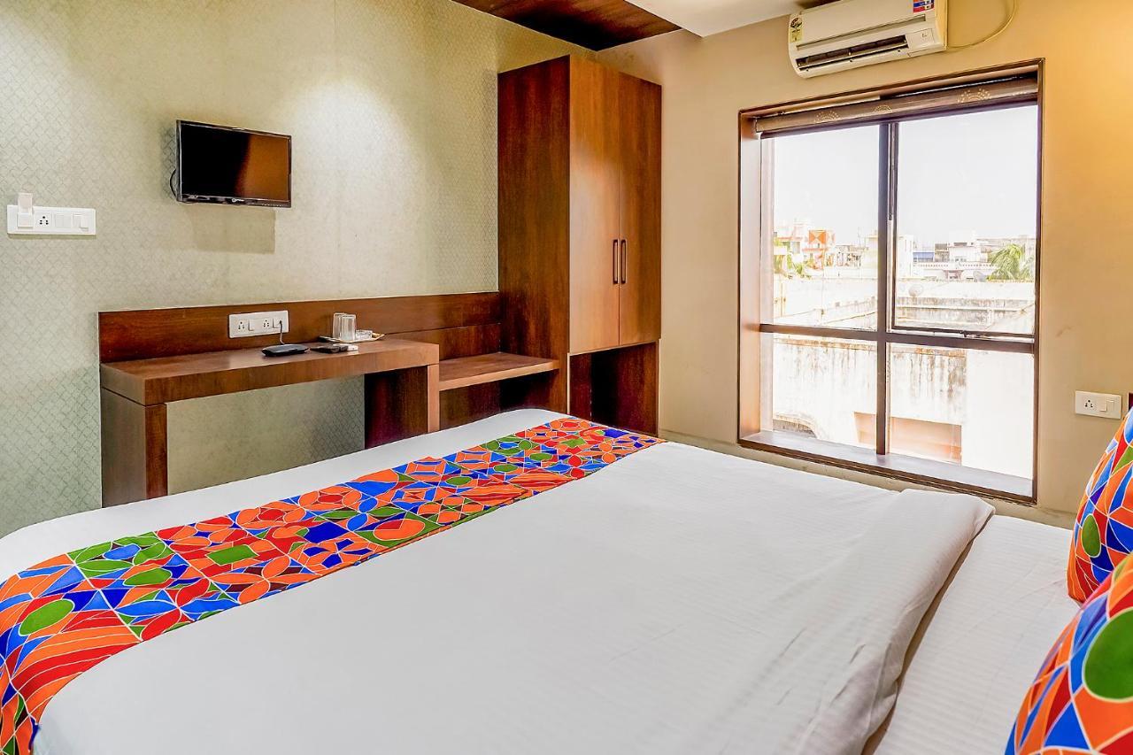 Fabhotel Eros 211 - Nr Sreebhumi Calcutta Exteriör bild